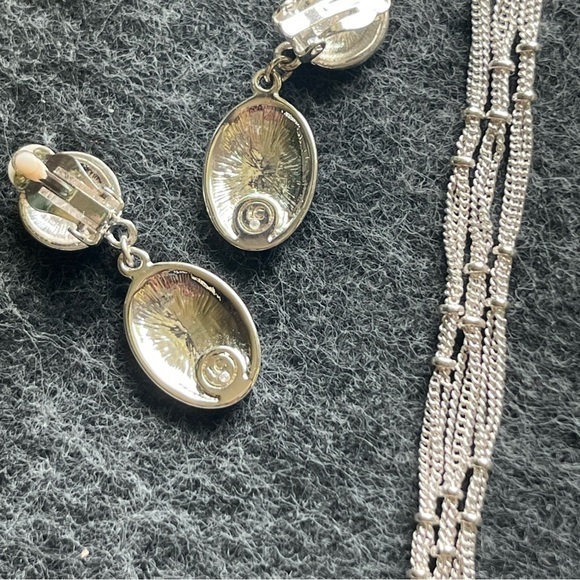 Vintage Liz Claiborne Silver Jewelry Set- Necklace, Earrings, Bracelet - Picture 5 of 10